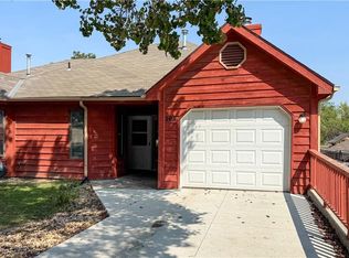 203 Summertree Ln, Lawrence, KS 66049