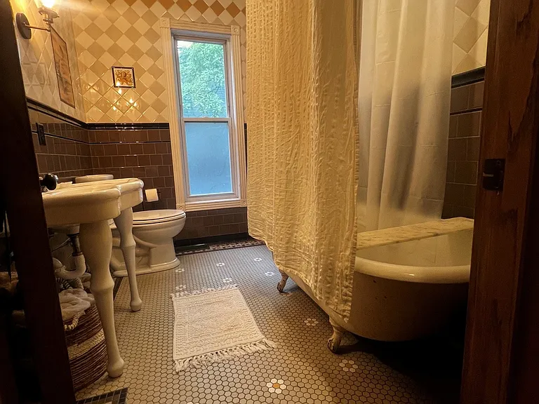 837 Innes St NE #1B — Photo 7