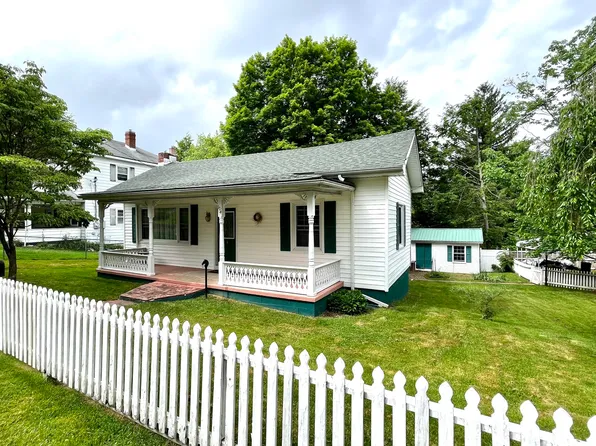 104 Francesa St, Fayetteville, WV 25840