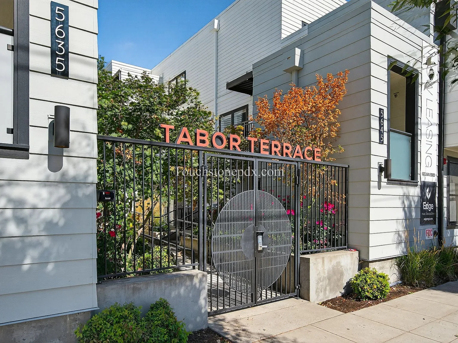 Tabor Terrace — Photo 2