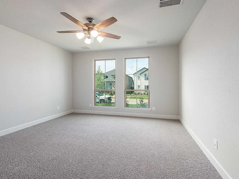 1620 Victoria Pl — Photo 4