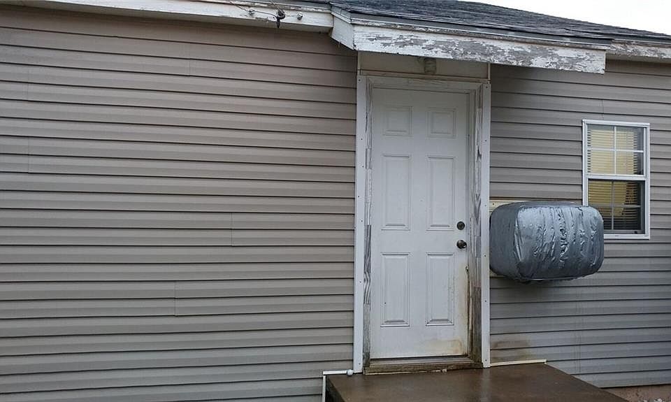 1st image of 3801 SE 27th St