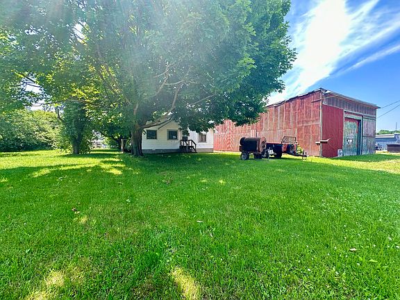 4th image of 212 E Helen St