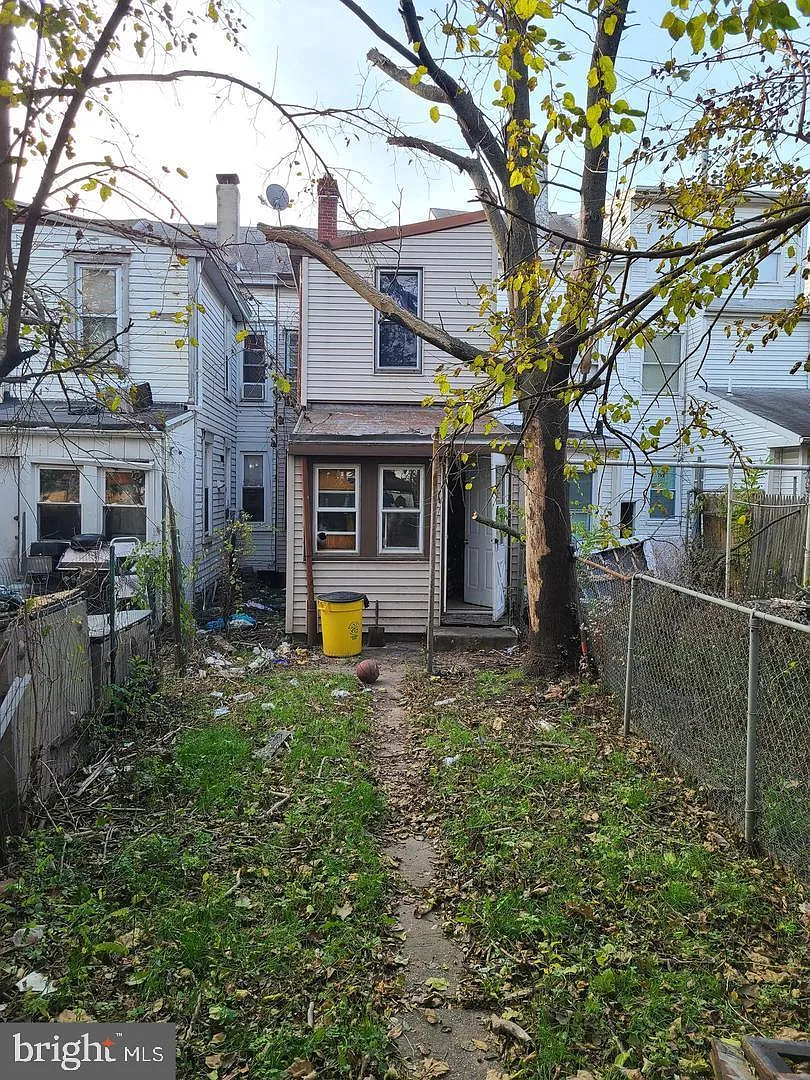 3 bed, 1.0 bath, 1098 sqft, $1,650 — Photo 4