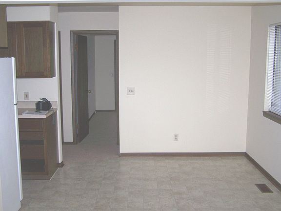 4th image of 949 Royce Ave