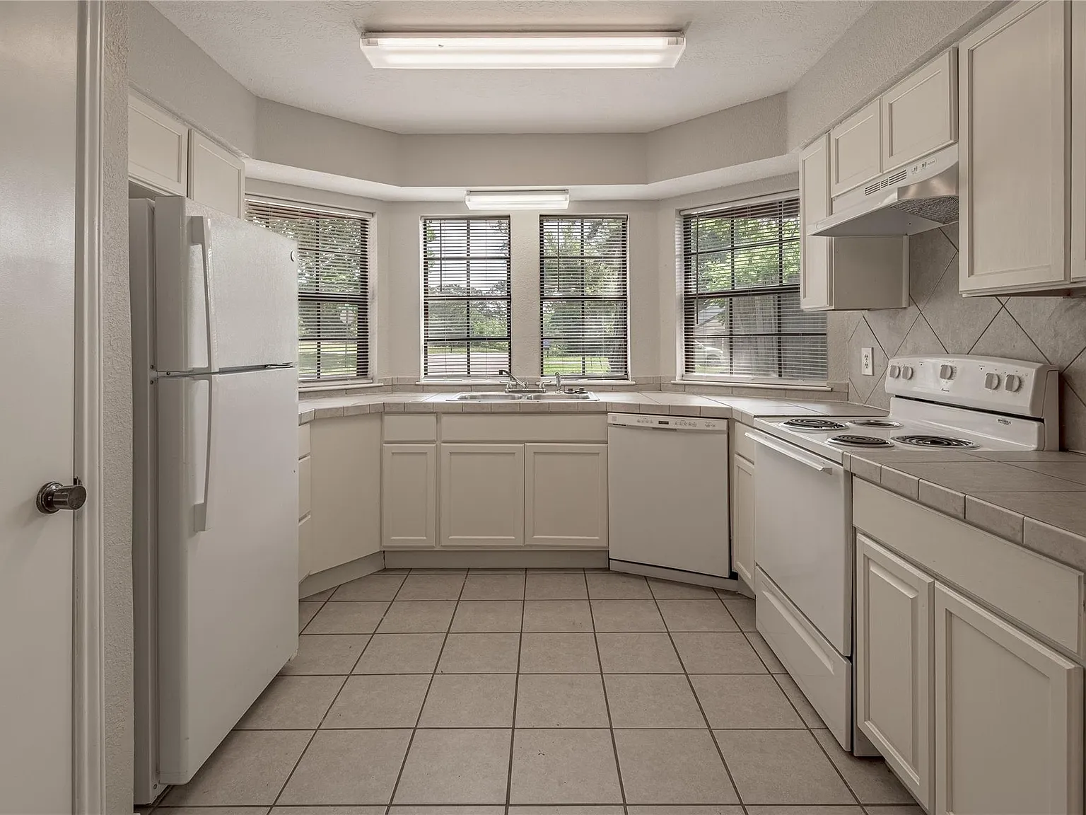 2 bed, 2.0 bath, 1019 sqft, $1,325 — Photo 4