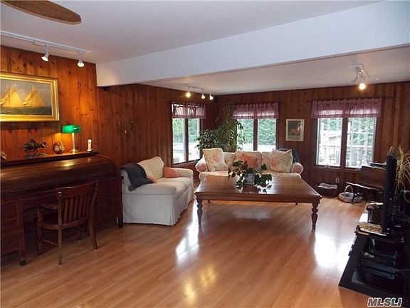 4th image of 33 Bayview Ave