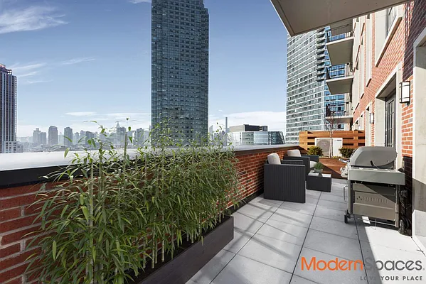 Sold by Modern Spaces | media 5