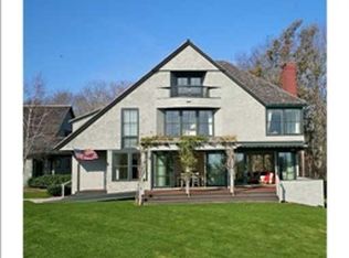 210 Farmlands Dr, Portsmouth, RI 02871