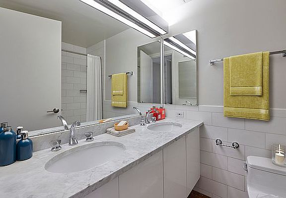 4th image of 525 E 72nd St APT 32I