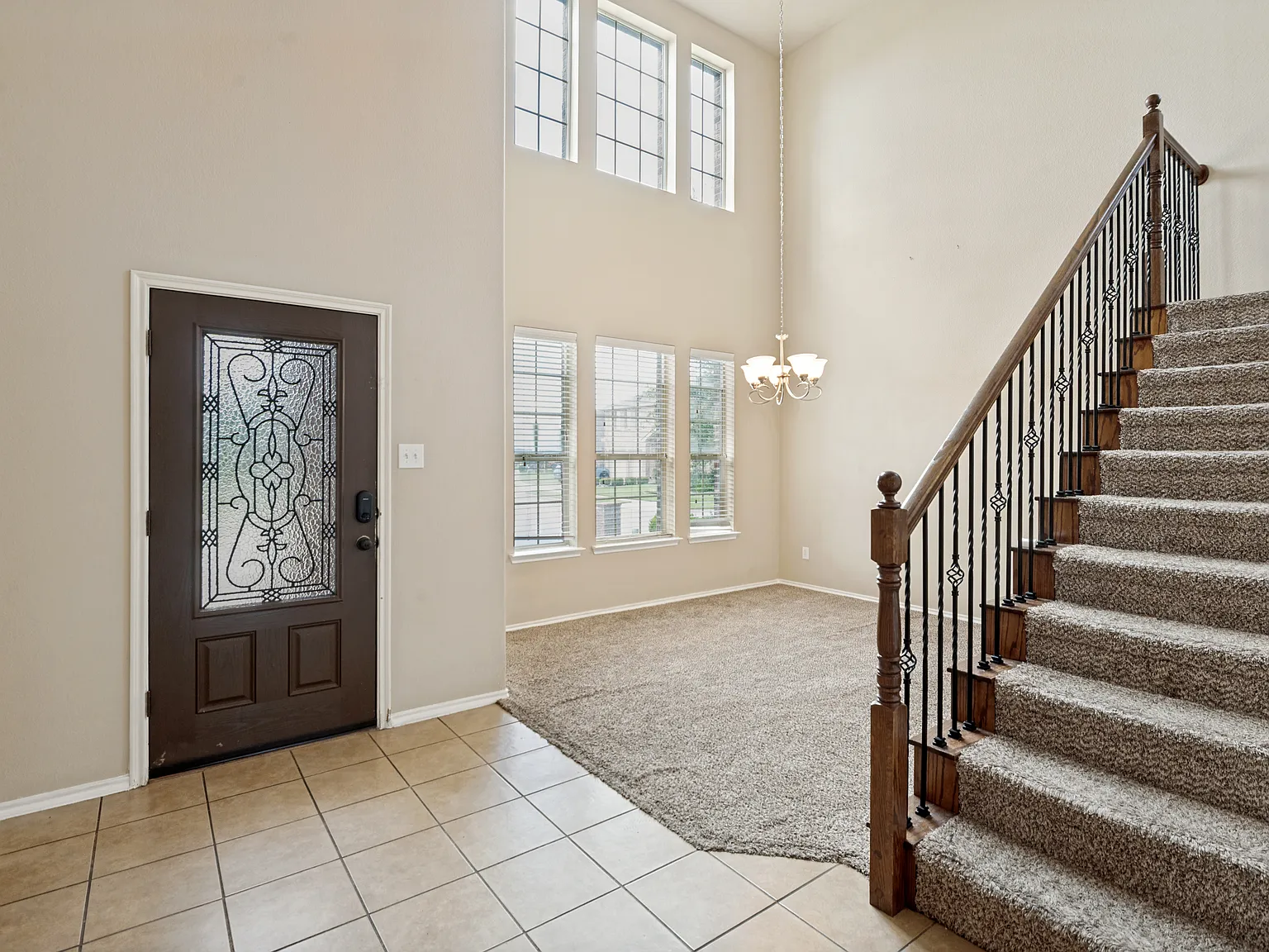 4 bed, 3040 sqft, $2,895 — Photo 2