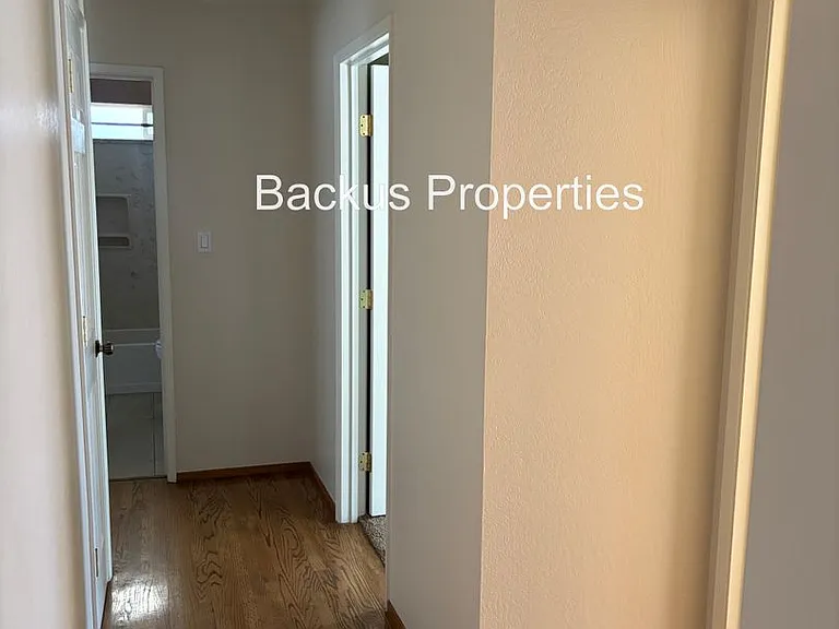 211 Chaucer Dr — Photo 8