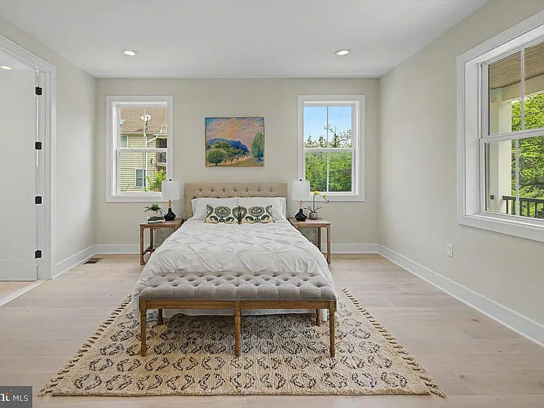 2902 Vista St NE — Photo 36
