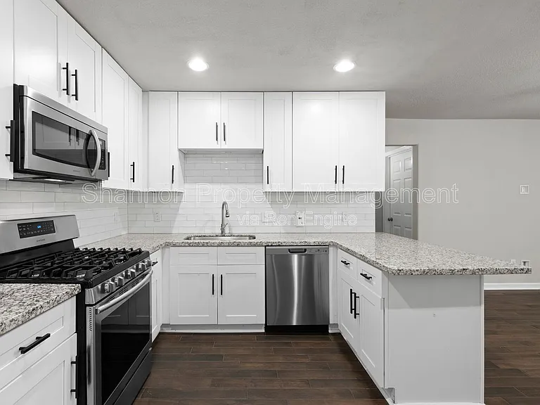 709 E 41st St — Photo 11