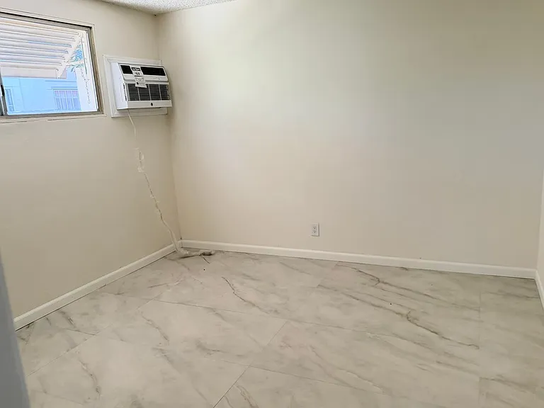 15414 Eleanor Ln — Photo 6