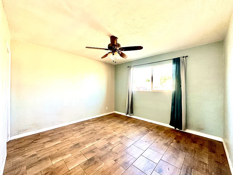 267 E Millett Ave — Photo 9
