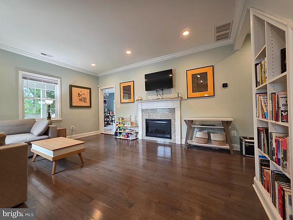5th image of 1138 S Harrison St