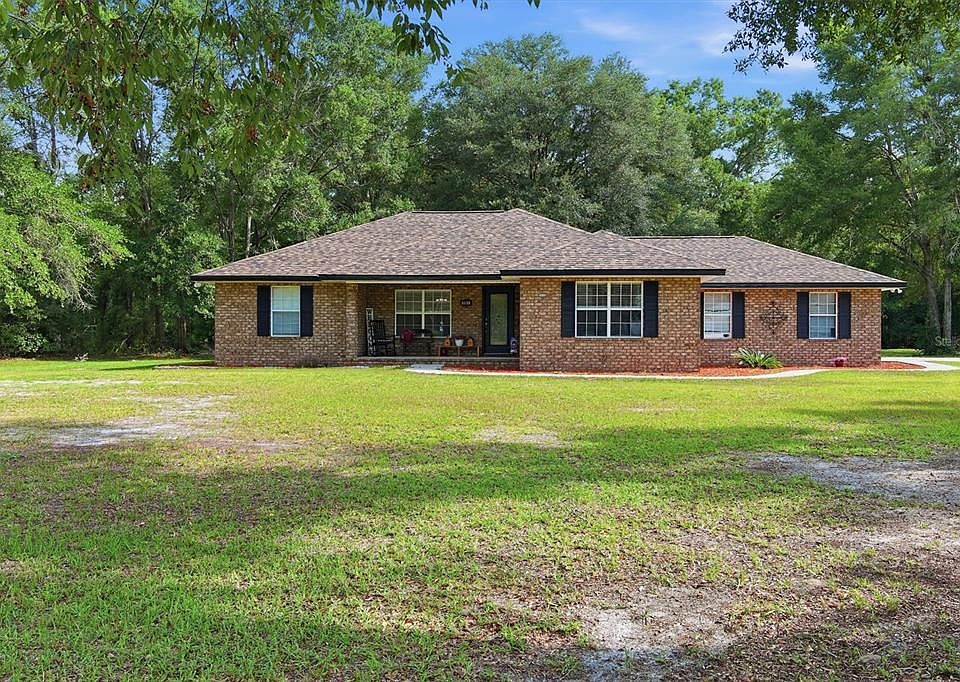 1st image of 201 SW Thistlewood Ln