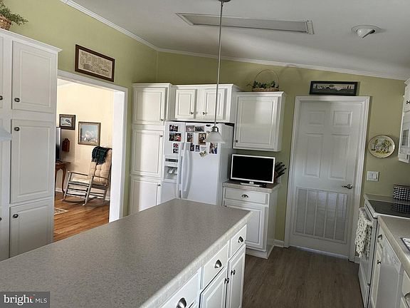 3rd image of 110 Allison Pl