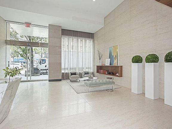 4th image of 301 E 61st St APT 2D
