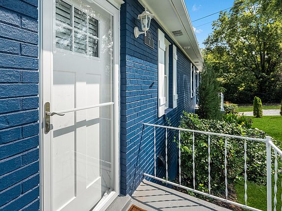 3rd image of 2112A Sanborn Dr
