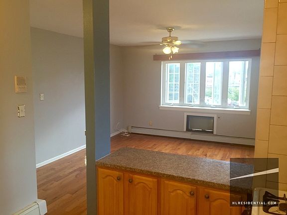 3rd image of 1421 27th Ave #2