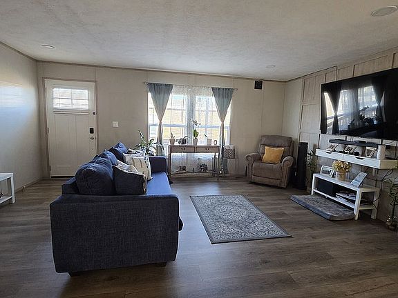 4th image of 487 Bridlewood Dr