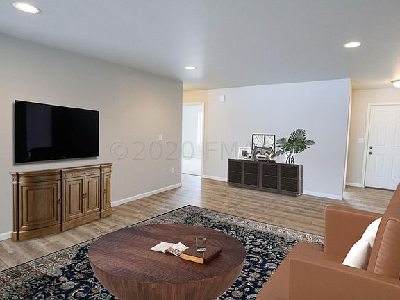 4th image of 1012 50th Ave W