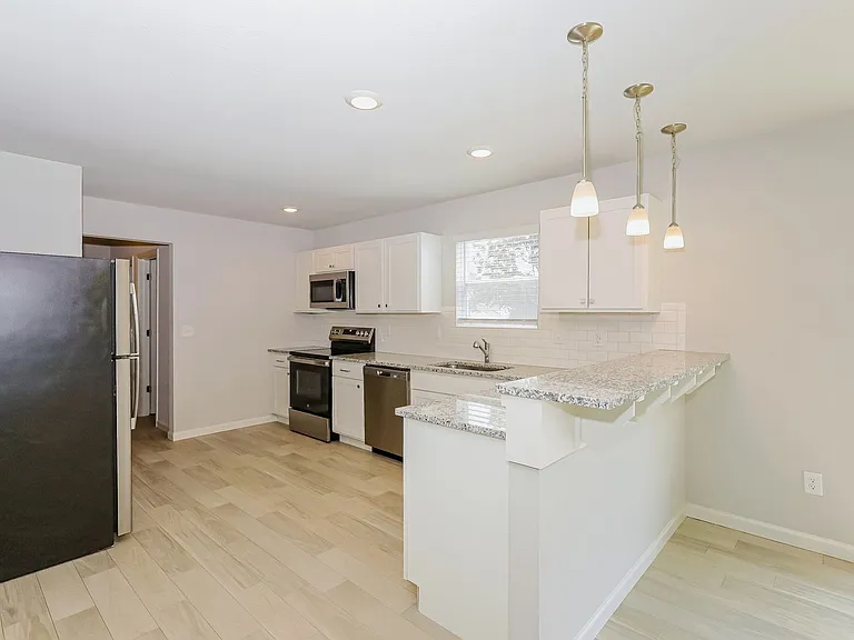 613 Courtyard Pl — Photo 14