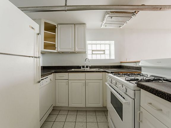 5th image of 1243 W Byron St #1249-G