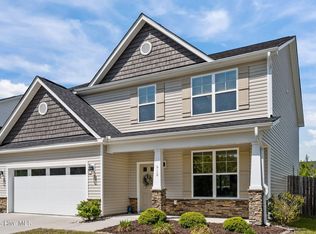 912 Terraces Lane Ln, Hampstead, NC 28443