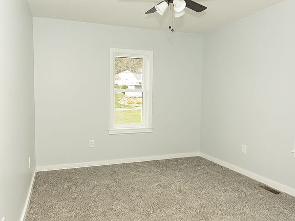 3rd image of 632 E Walnut St