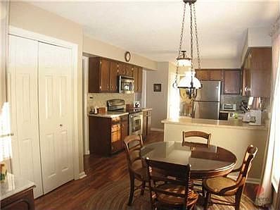 3rd image of 4066 Stoneridge Dr