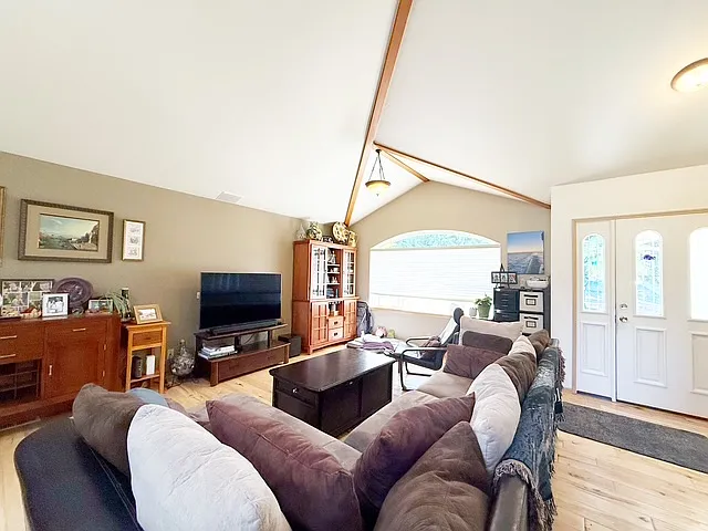 634 NE Dawn Rd — Photo 4