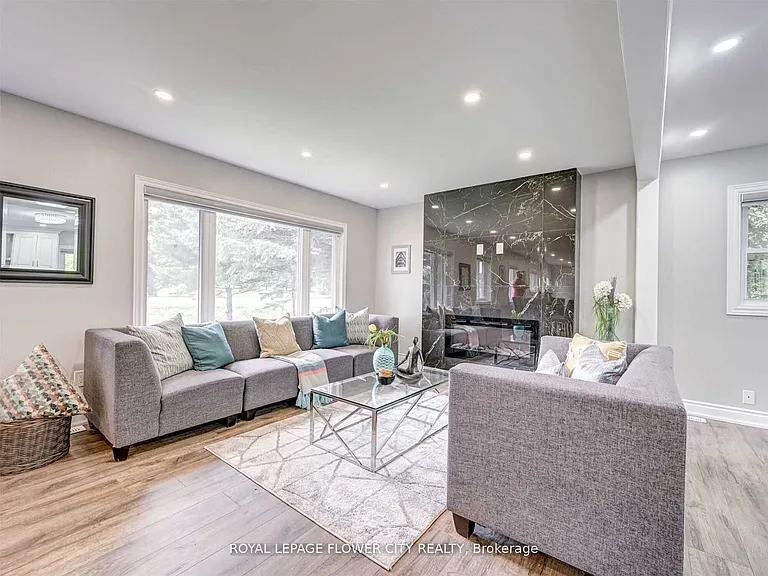 5263 Trafalgar Rd — Photo 11