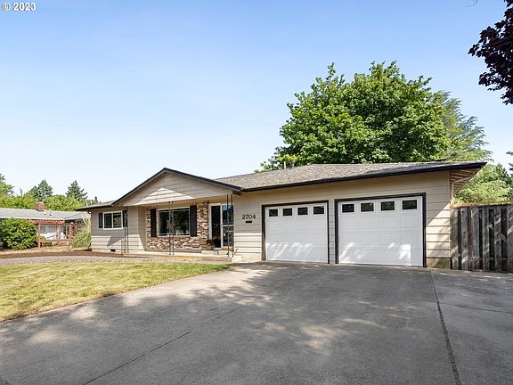 2nd image of 2704 SE Golden Rod Ct