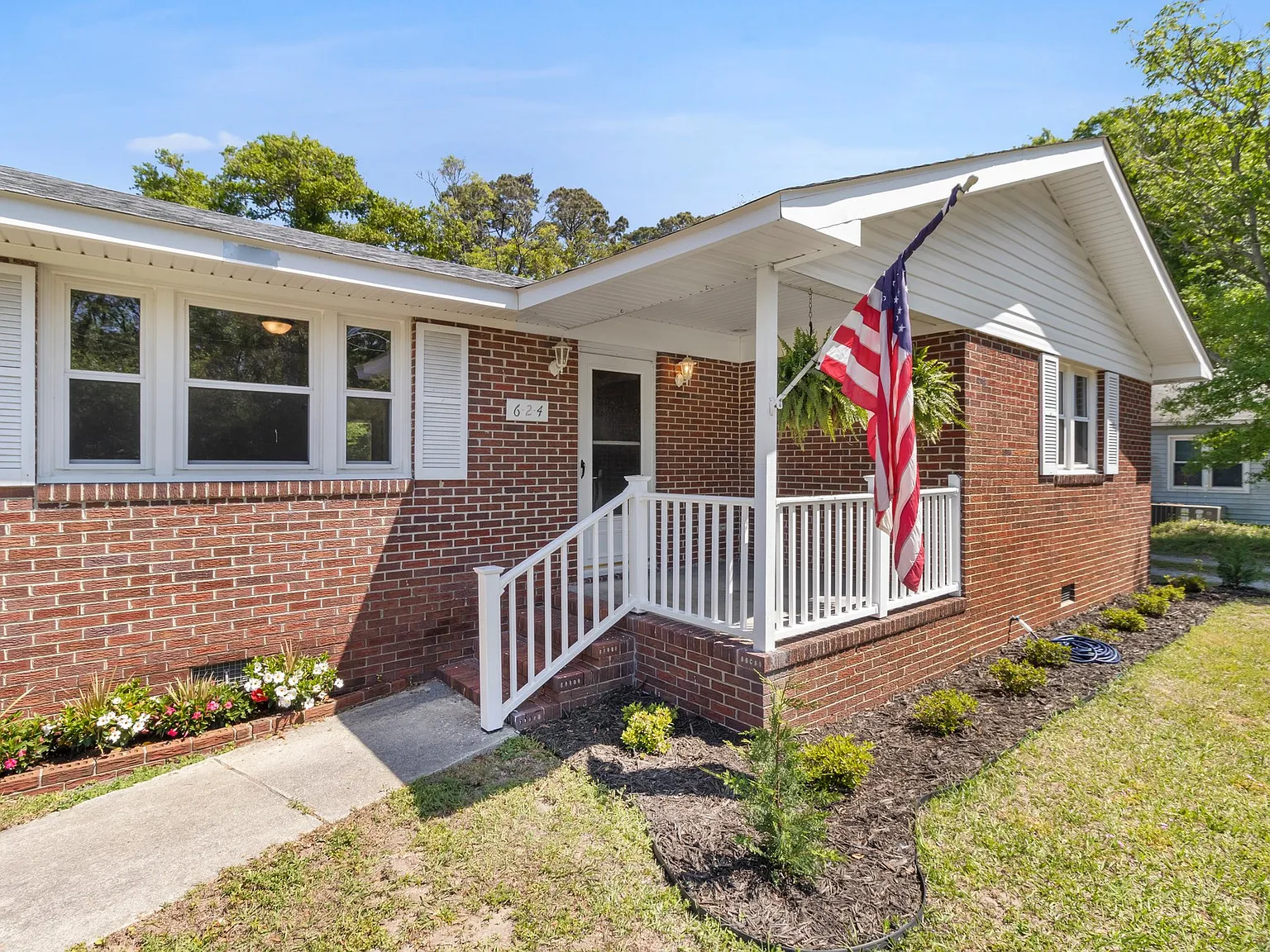 Convenient to downtown Southport — Photo 1