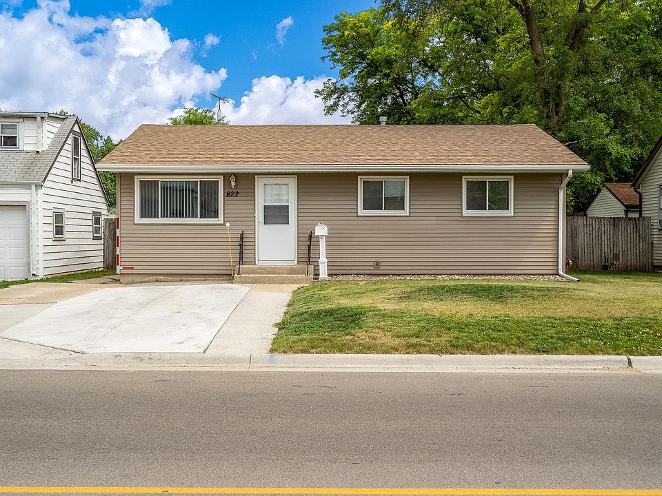 1st image of 822 River Ln