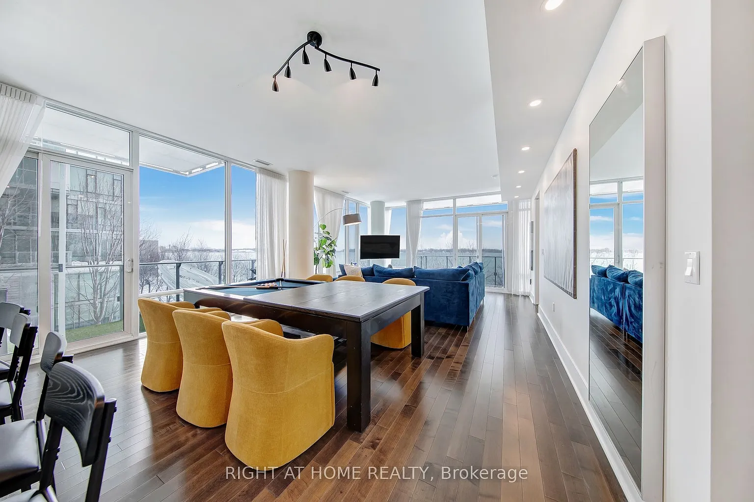 29 S Queens Quay E #314 photo 1