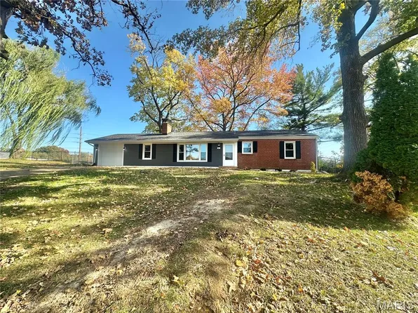 4 Dunmore Ct, Saint Louis, MO 63135