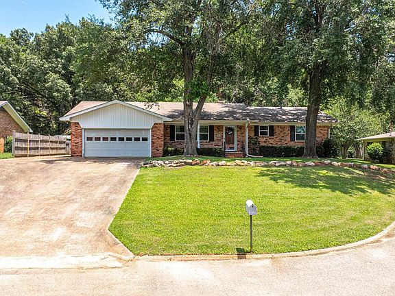 2nd image of 807 Circle Dr