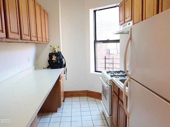 3rd image of 64 W 108th St APT 6B