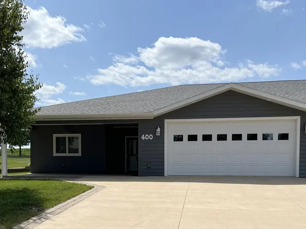 400 River Bluff Dr, Windom, MN 56101