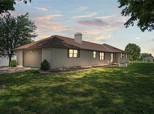 22617 155th St, Basehor, KS 66007