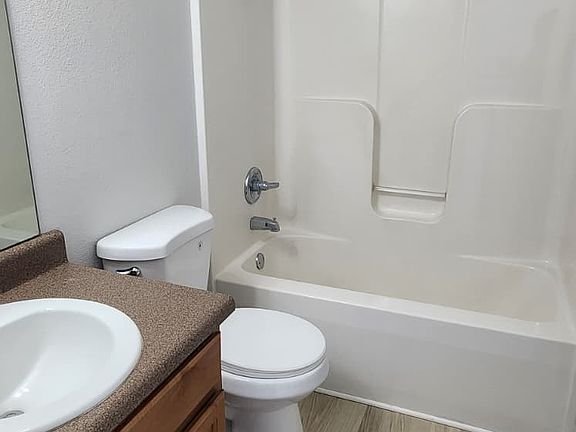 5th image of 155 Bayside Ln