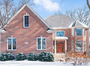 271 Woodstock Ave, Clarendon Hills, IL 60514