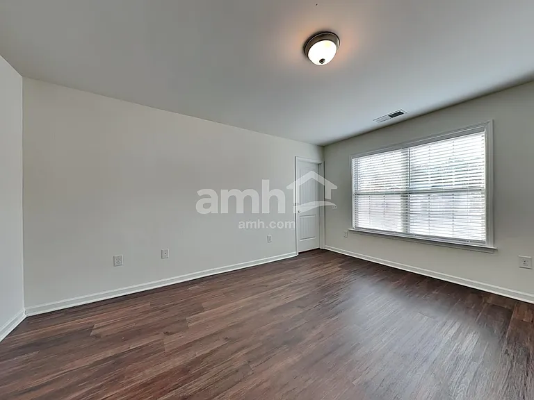 913 Bridlemine Dr — Photo 8