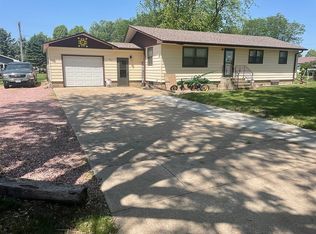 627 S Albert St, Freeman, SD 57029