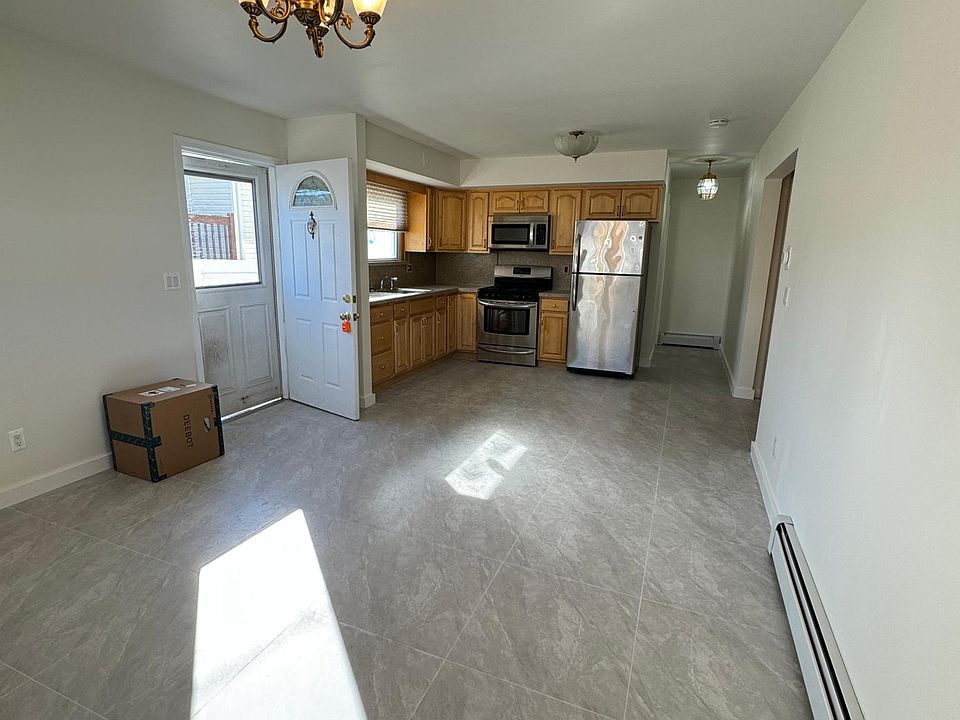 1st image of 76 Austin Ave Floor 1