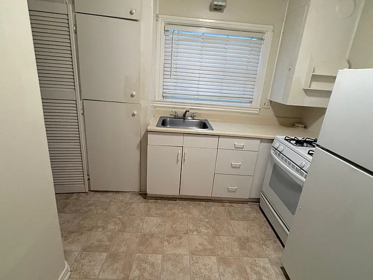 1712 F St #4 — Photo 6